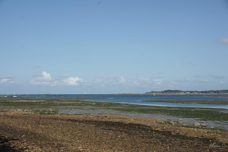 DSC01530.JPG - La ria du Jaudy toute proche du château