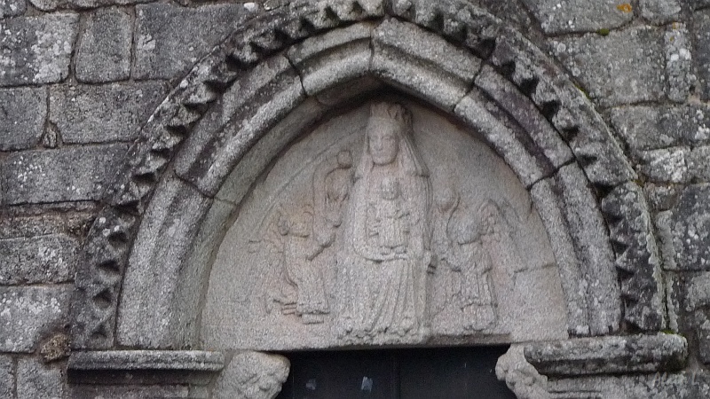 P1710003.JPG - Vierge à l'enfant sur le tympan