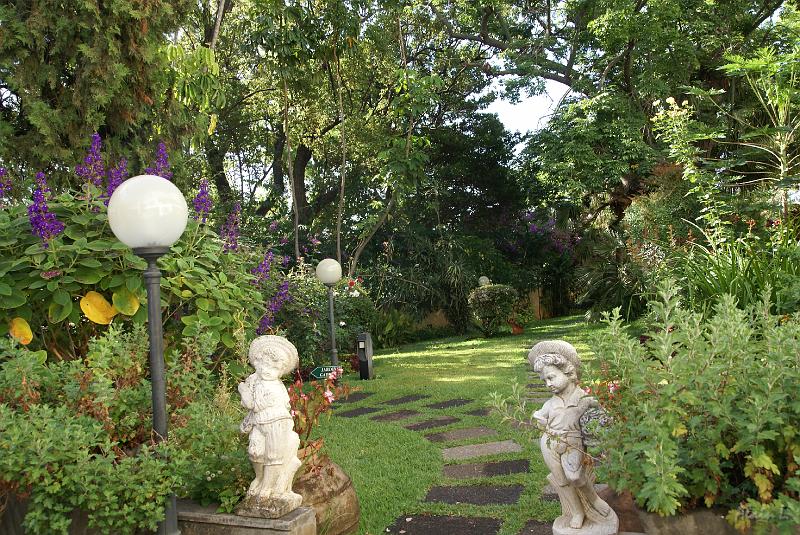 DSC04650.JPG - Accès aux jardins