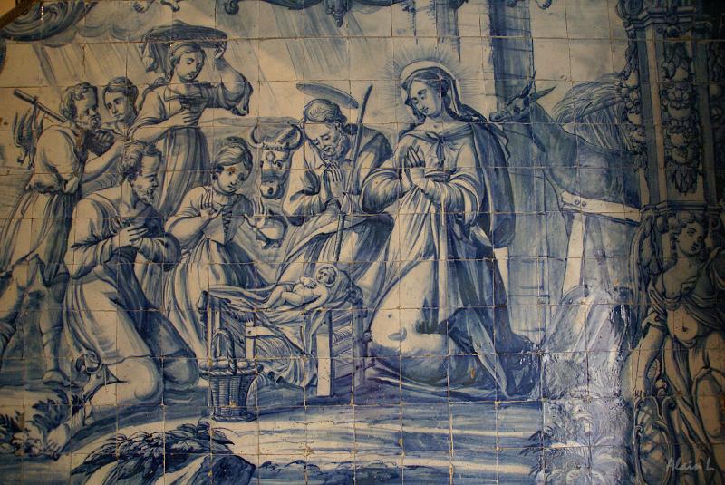 DSC04384.JPG - Les portugais sont friands de carreaux de faïence aux teintes bleutées appelés "azulejos"
