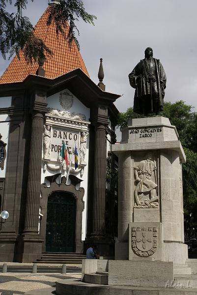 DSC04427.JPG - La statut de João Gonçalves Zarco, le découvreur de l'île en 1419.