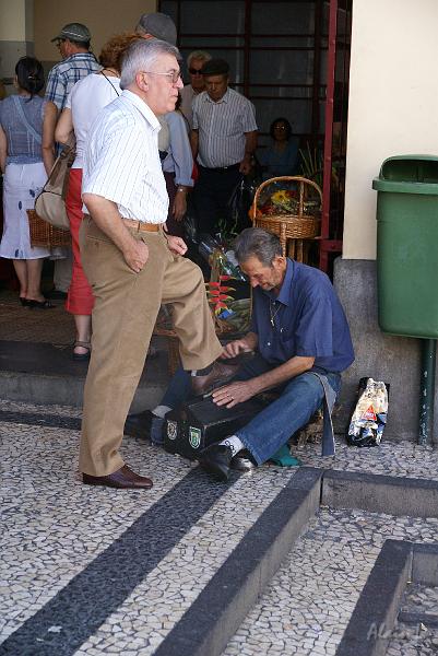 DSC04862.JPG - Le cireur de chaussures. Nous n'en avons vu qu'un.