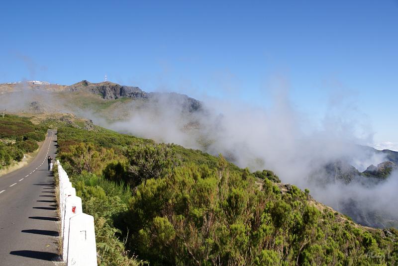 DSC04738.JPG - La journée commence par le troisième plus haut sommet de l'île, le Pico do Ariero (1818m)
