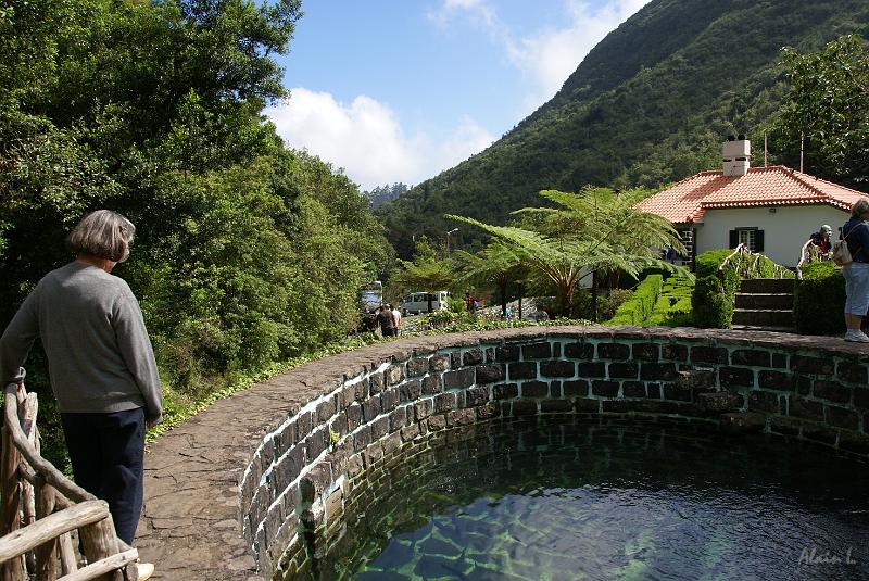DSC04750.JPG - En redescendant vers Faial et Santana, nous nous attardons un peu à l'élevage de truites de Ribeiro Frio.