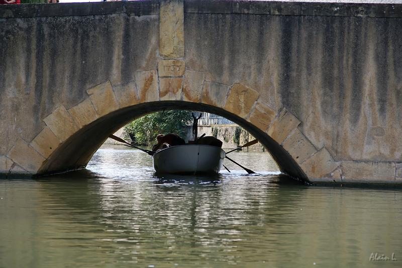 DSC05630.jpg - La caravelle est coincée sous le pont !