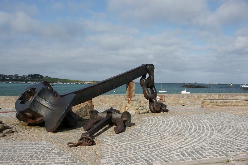 DSC01653.JPG - Cette ancre pèse 20 tonnes
