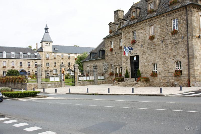 DSC01692.JPG - L'Hôtel de Ville, un ancien Hôtel-Dieu