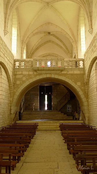 P1290009.JPG - La nef de l'église abbatiale de Chancelade